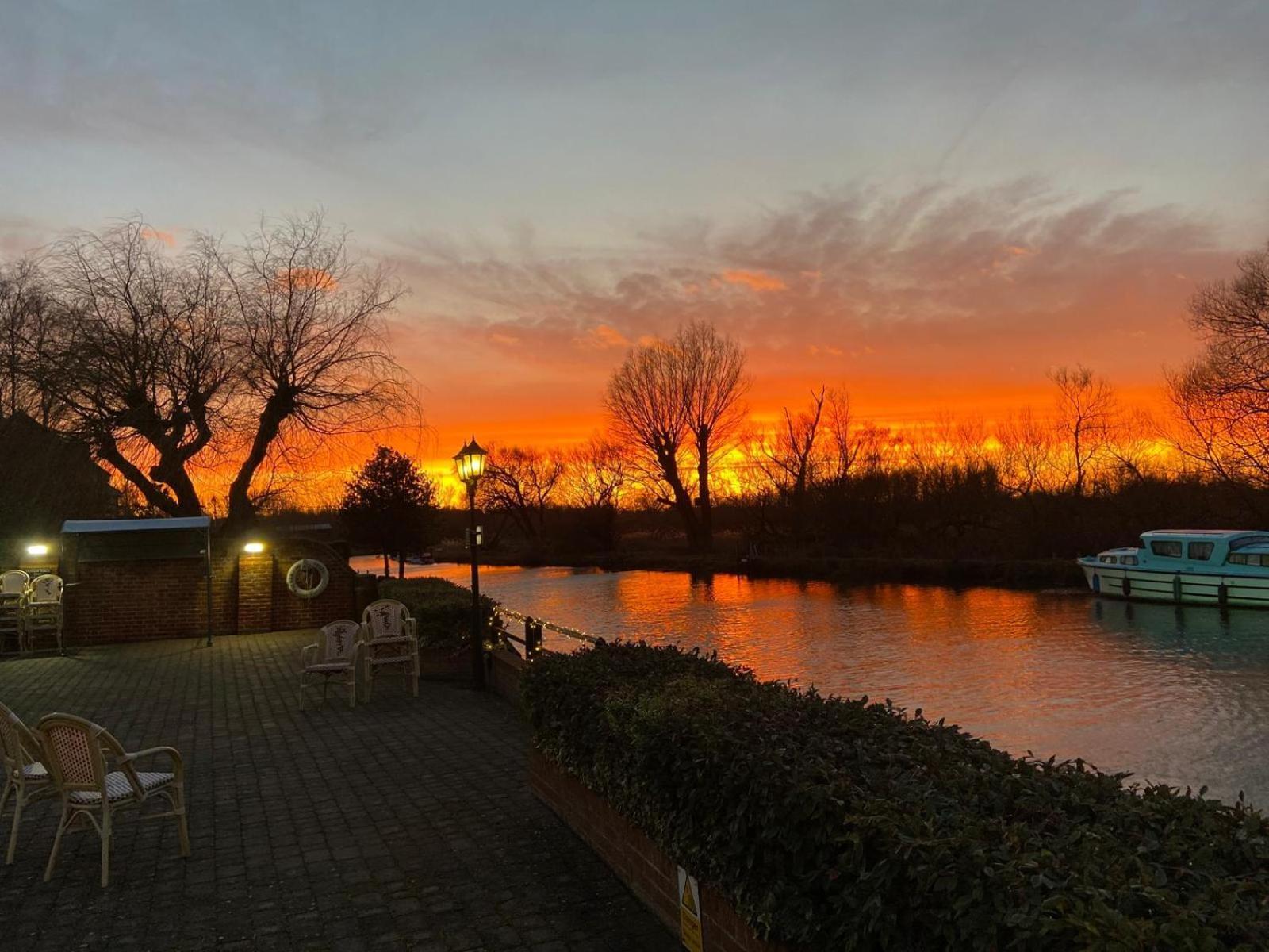 בקלס Waveney House Hotel מראה חיצוני תמונה