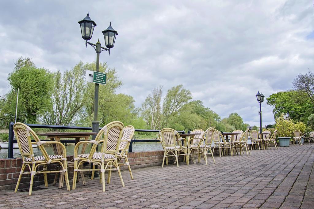 בקלס Waveney House Hotel מראה חיצוני תמונה