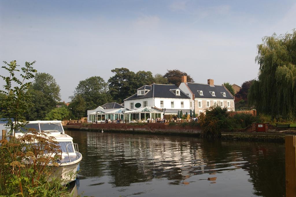 בקלס Waveney House Hotel מראה חיצוני תמונה
